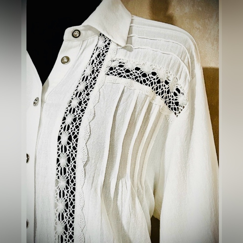 🤍 Textured White Lace Detail, 2 Button Cuff - Button Down Blouse - Picture 2 of 14